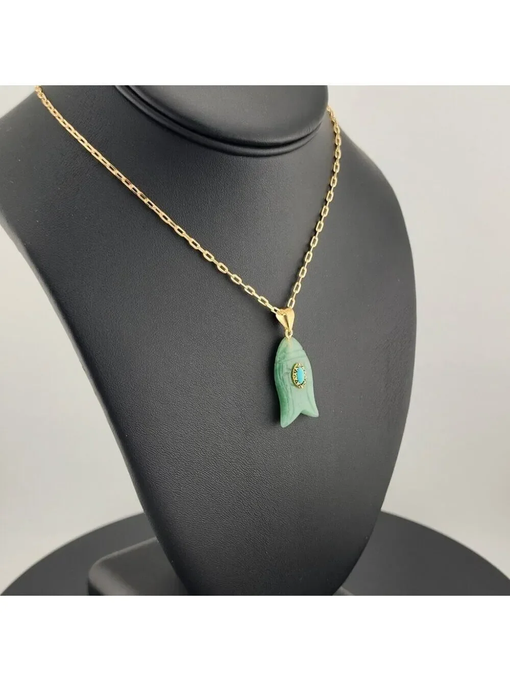 Under the Sea Vibes – Fish-Shaped Green Agate Necklace with Stone